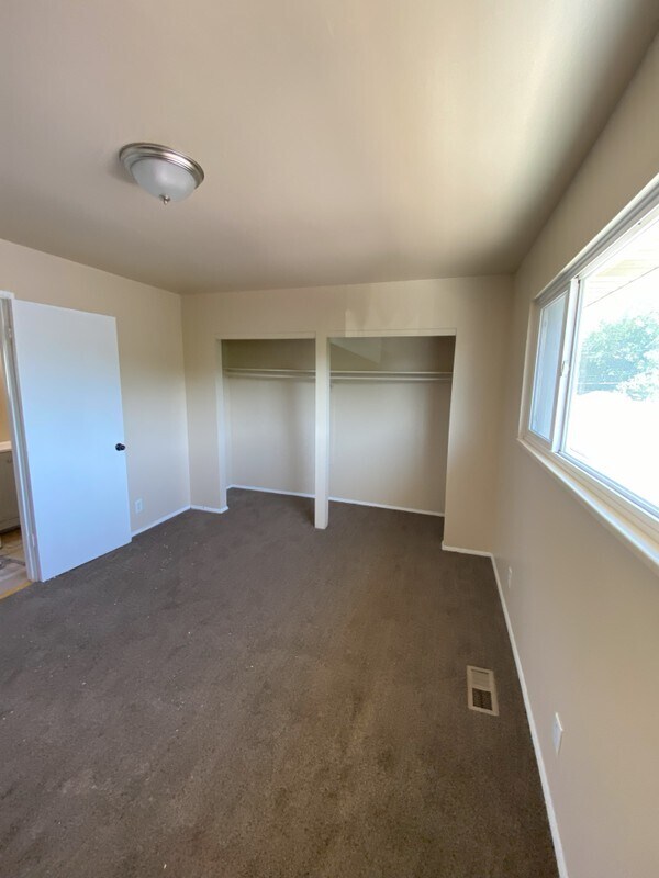 Building Photo - 725 S 1000 W