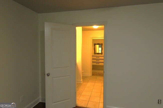 Building Photo - 726 Garbrooke Dr