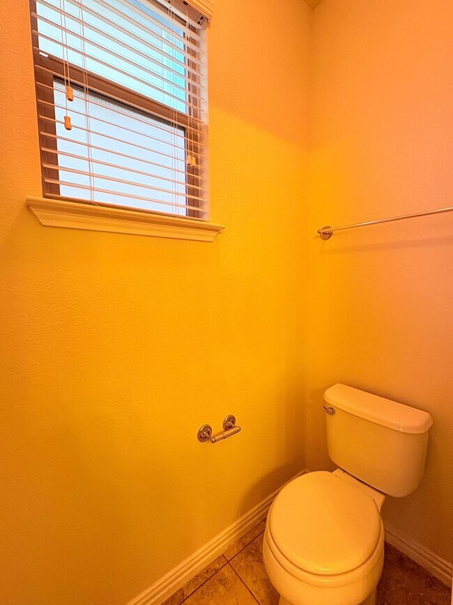 Building Photo - Large Home In Preston Village