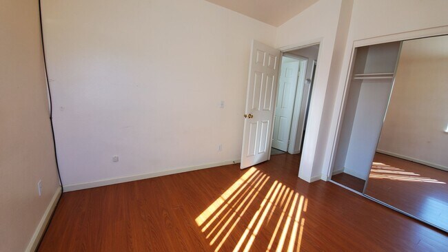 Building Photo - ( ( ( BEAUTIFUL 4 BEDROOM 3 BATH HOUSE!!! ...