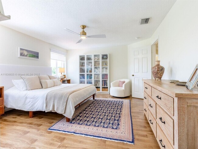 Building Photo - 1640 Sandpiper Cir