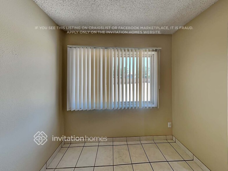 Building Photo - 4637 W Vista Ave