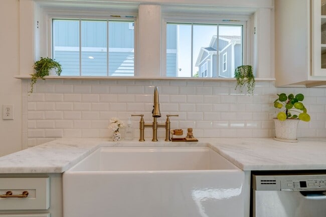 Building Photo - Beautiful Cleveland Park Bungalow, just 2 ...