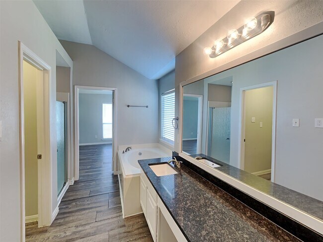 Building Photo - 17826 Camden Oaks Ln