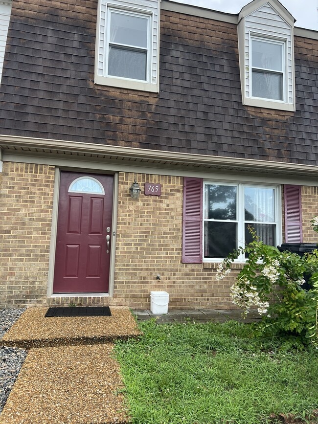 Building Photo - 765 Westminster Ln