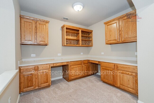 Building Photo - Lake Views, Space & Lifestyle – Ask about our move in specials!