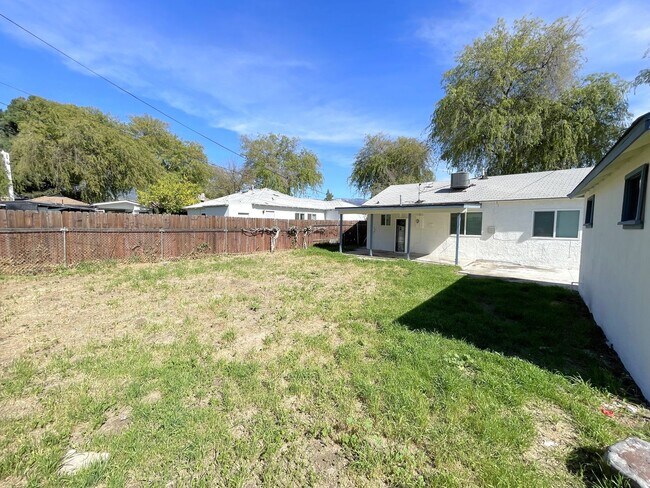 Building Photo - Fully Remodeled Single-Story 3-Bedroom Home in San Bernardino!