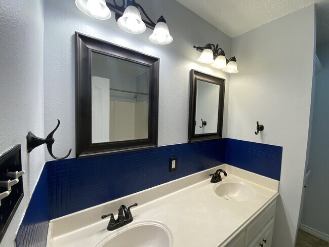 Building Photo - Spectacular 4 Bed 2 Bath in South Lubbock! Cooper School District!