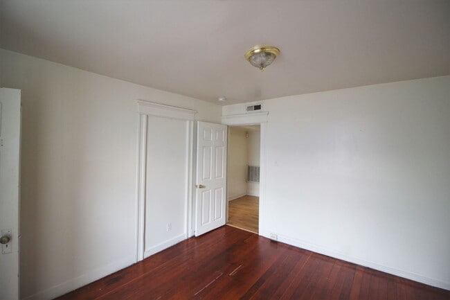Building Photo - 2026/2027 JHU Off-Campus Awesome 6bd/3ba spacious and CAC! Available 6/15
