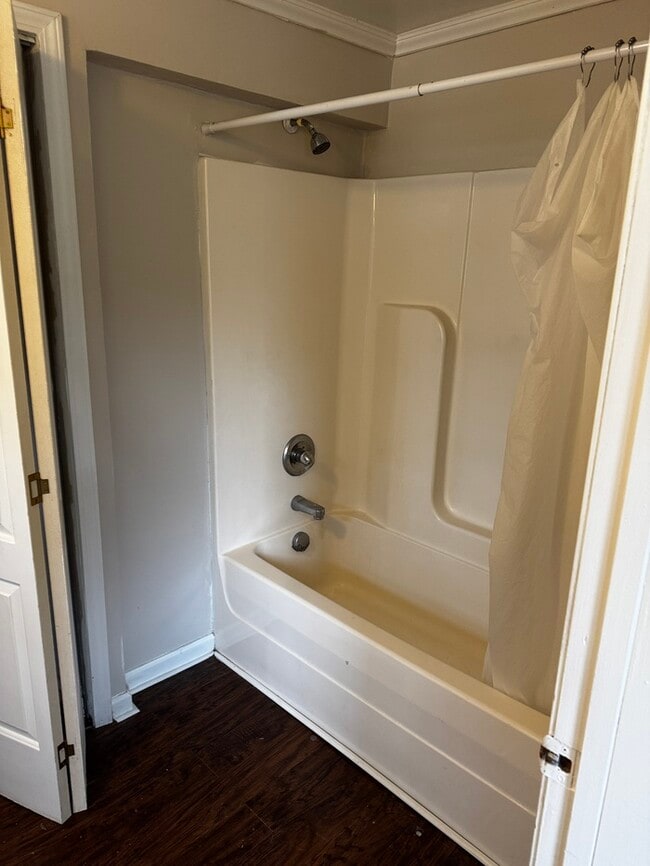 Building Photo - 512 S Zion St