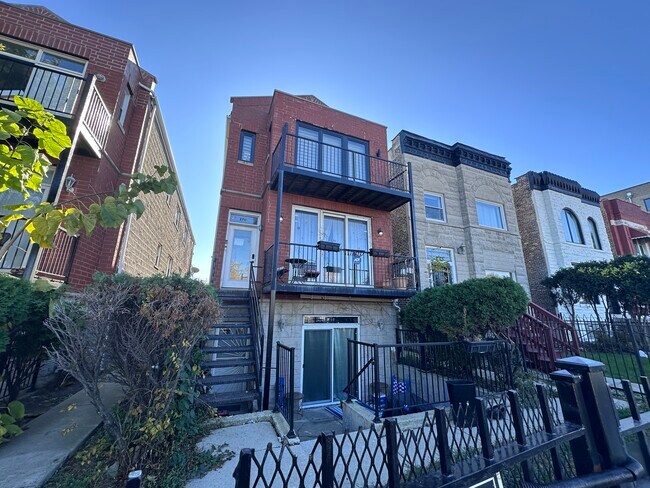 Primary Photo - 2711 W Congress Pkwy