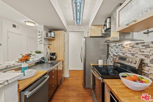 Building Photo - 1745 Camino Palmero St