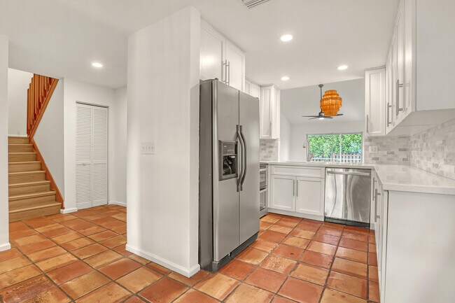 Building Photo - 935 Honeytree Ln