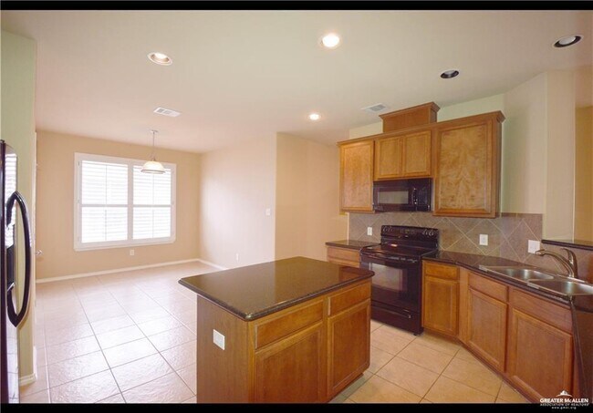 Building Photo - 20 Santa Lydia St