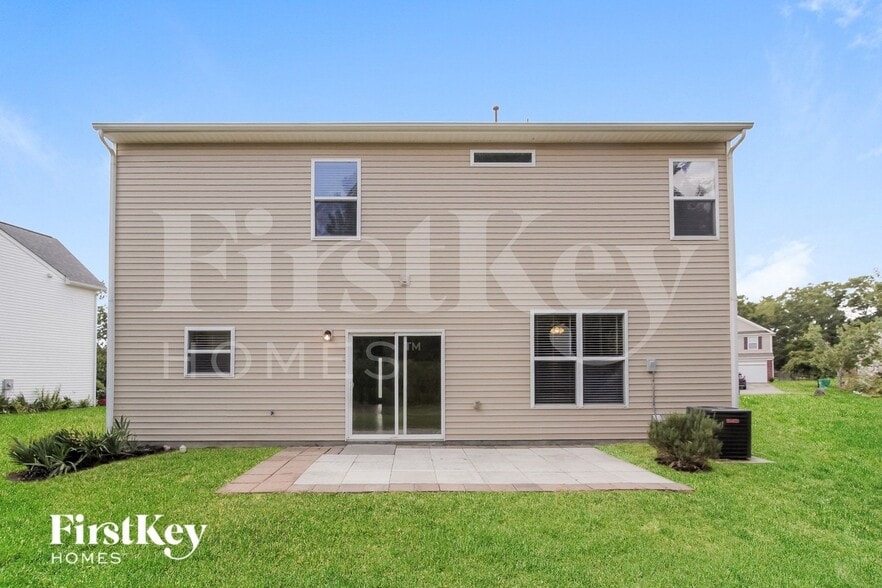 Building Photo - 13704 Stringfellow Ln