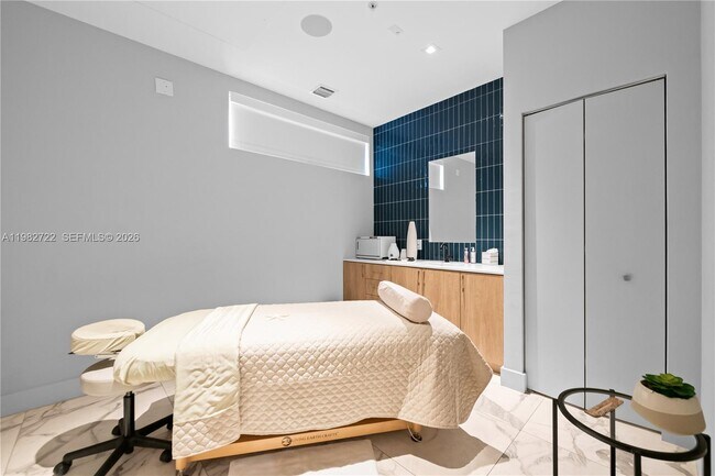 Building Photo - 90 SW 3rd St