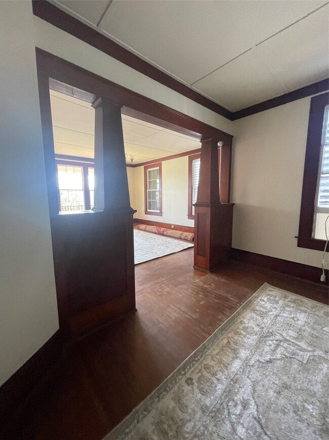 Building Photo - 1402 Winnie St