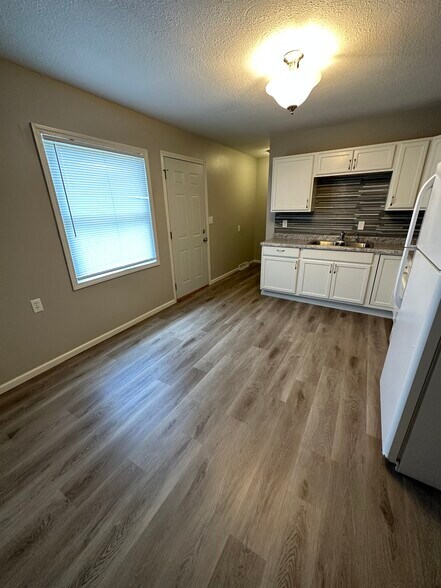 Building Photo - 812 Wix Ln