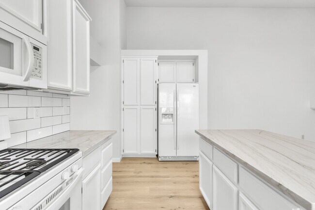Building Photo - 9332 Caulfield Dr