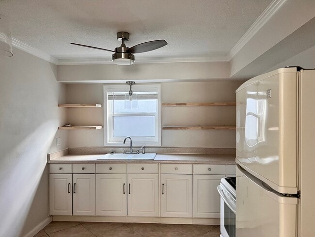 Kitchen - 7338 Coquina Way