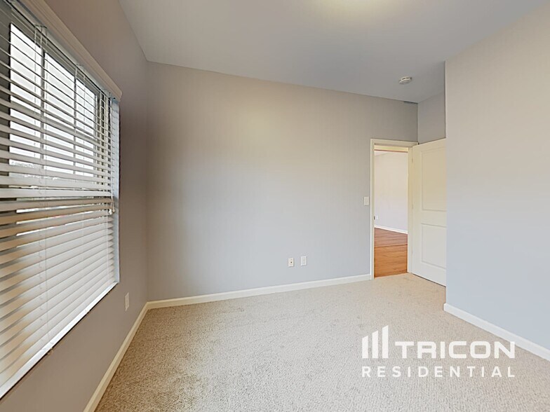 Building Photo - 6087 Semaphore Rdg
