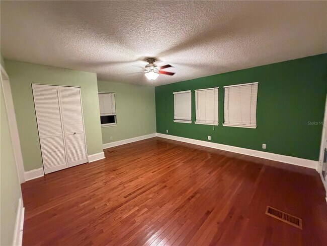 Building Photo - 2540 Dartmouth Ave N