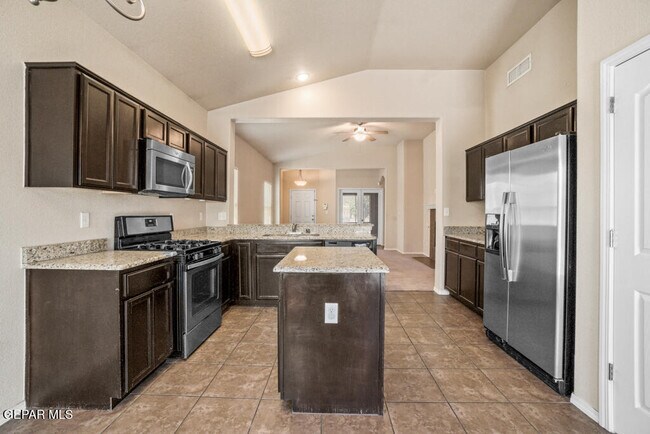 Building Photo - 2932 Pino Triste Dr