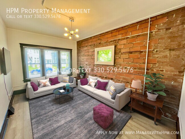 Building Photo - 1331 W 65th St