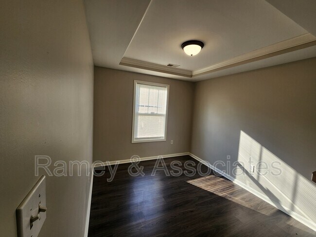 Building Photo - 3802 Falcon Crest Dr