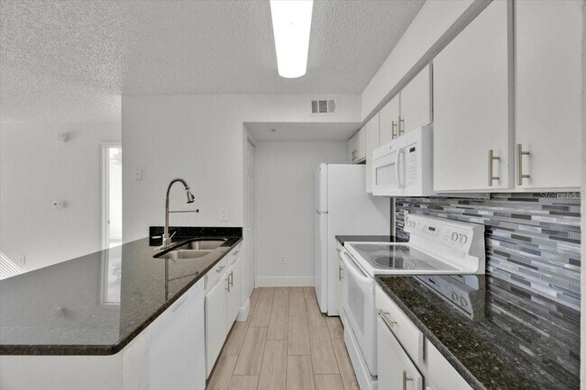 Building Photo - 2212 Grand Cayman Ct