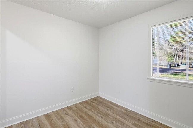 Building Photo - 126 Joanie St