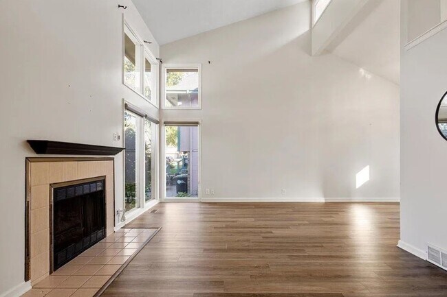 Building Photo - Exceptional Millard School District Home F...