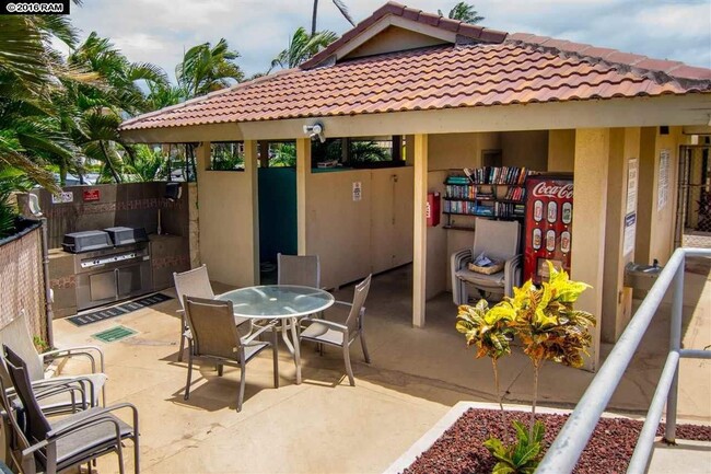 Building Photo - Maui Gardens - Central Kihei Resort Style ...