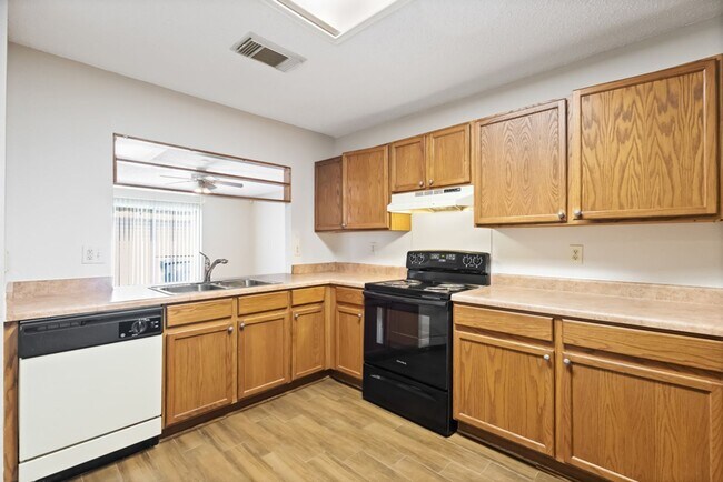 Building Photo - 3 bedroom / 2 bath home in Creekside subdivision