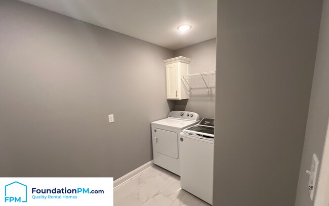 Building Photo - 9978 Messana St