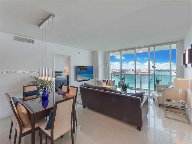 Building Photo - 1800 N Bayshore Dr