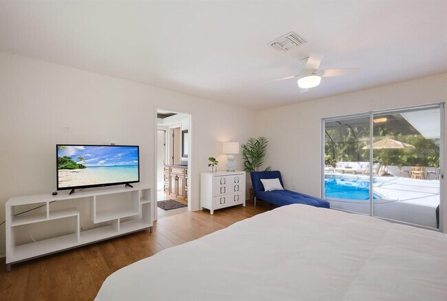 Building Photo - 567 Bird Key Dr