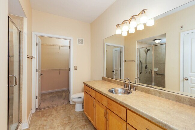Building Photo - 2 Bedroom, 2 Bath Apartment in Birmingham