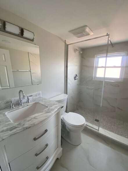 Building Photo - 7659 W Sunset Dr