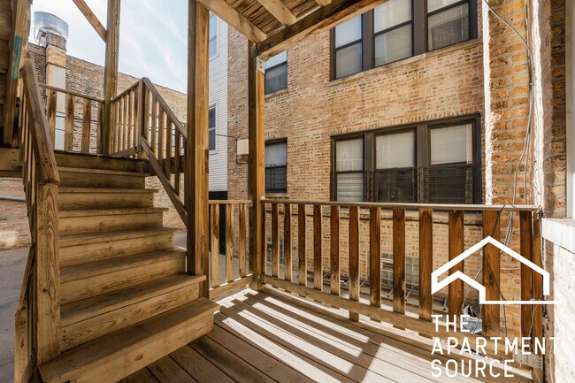 Building Photo - 2405 W Wilson Ave