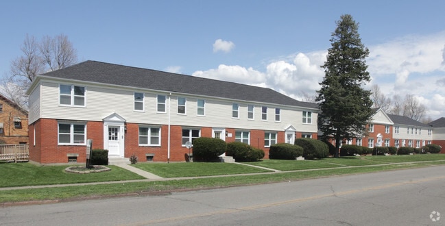 Building Photo - Amherst Gardens