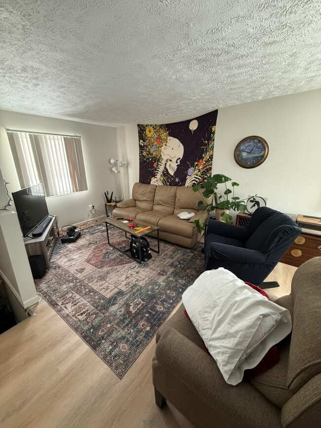 Building Photo - 1250 Lilac Ave