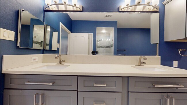 Building Photo - 2984 Holly Hall St