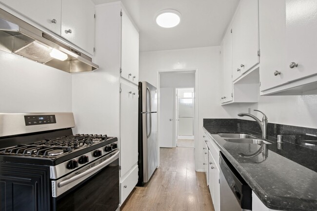 Building Photo - 1449 Princeton St in Santa Monica