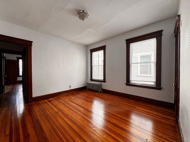 Building Photo - 126 Mansfield St