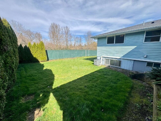 Building Photo - 6999 SE Norbert Dr