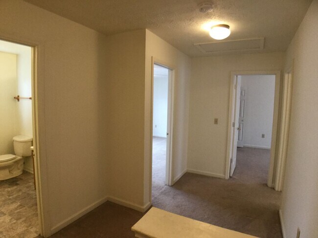 Building Photo - Christiansburg, 3 BR / 2 BA, Available 8/1