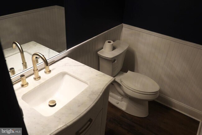 Building Photo - 13 Tulip Ct