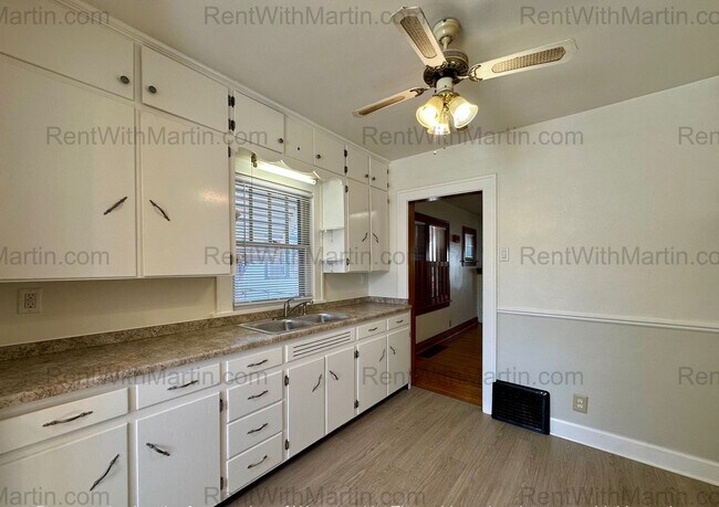 Building Photo - 1917 W 3rd St