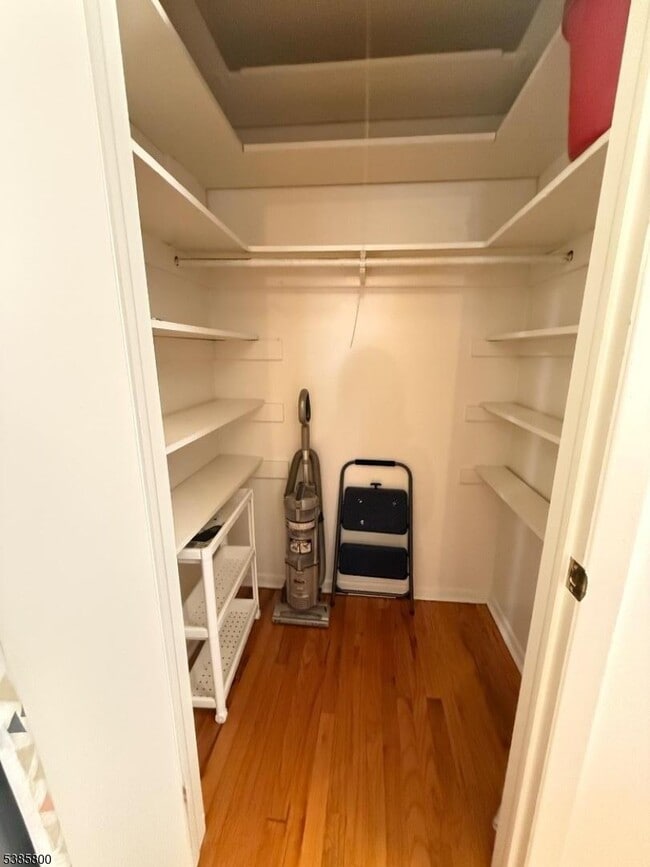 Building Photo - 46 Mt Kemble Ave